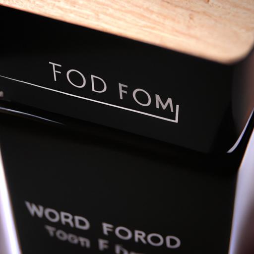 Gần cận cảnh chai nước hoa Tom Ford với nắp gỗ