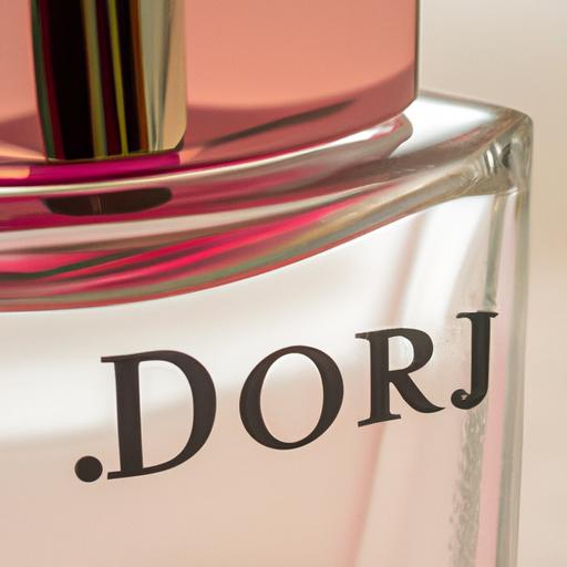 Chai nước hoa Dior Joy với thiết kế đơn giản nhưng sang trọng
