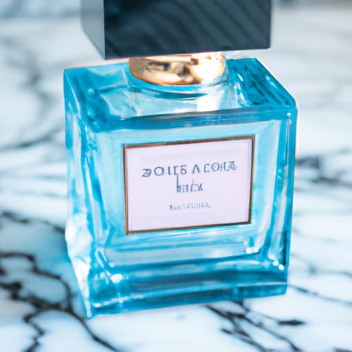Chai nước hoa Dolce & Gabbana Light Blue nữ trên bàn đá cẩm thạch
