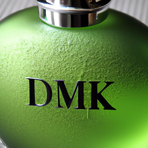 Thiết kế chai nước hoa DKNY nam với hình ảnh quả táo xanh thể hiện sự tươi mới và sáng tạo.