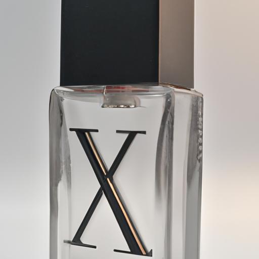 Hộp và chai nước hoa Pure XS nữ được chụp cận cảnh với thiết kế sang trọng