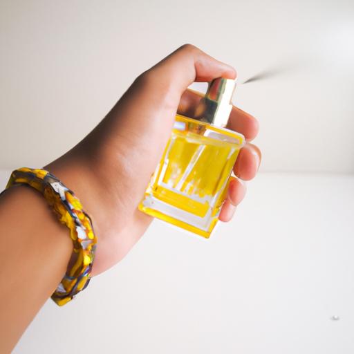 Cảm nhận mùi hương đặc trưng của nước hoa Versace Vàng chỉ với một vài giọt vô cùng tinh tế và quyến rũ.