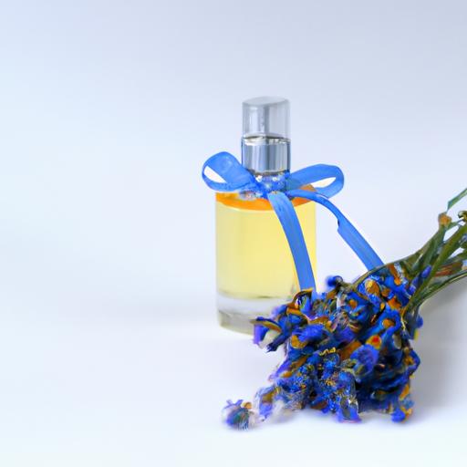 Lọ nước hoa L'Occitane được đặt gần cành oải hương, tạo nên không gian thơm mát và dịu nhẹ.