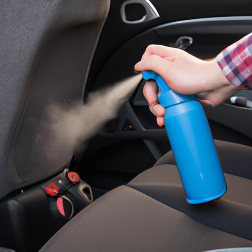 Phun nước hoa xe hơi Febreze trên ghế ngồi để loại bỏ mùi hôi khó chịu